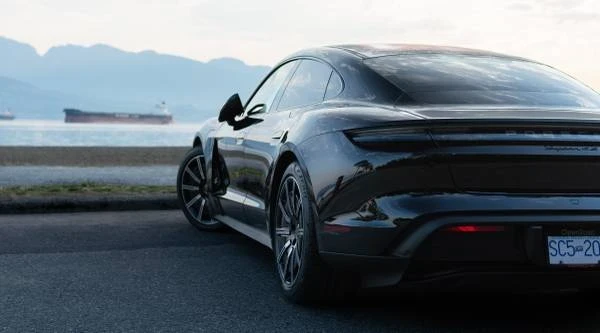 2020 Porsche Taycan 4S - Image 7 of 18