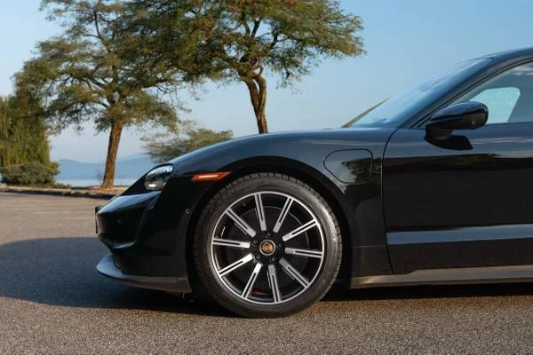 2020 Porsche Taycan 4S - Image 8 of 18