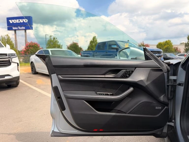 2020 Porsche Taycan 4S - Image 7 of 20