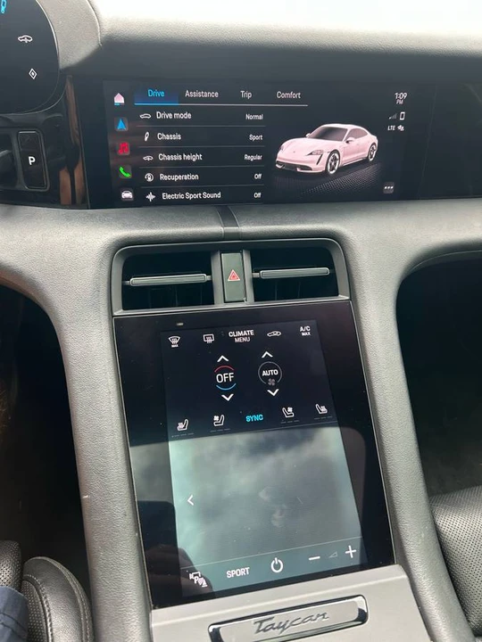 2020 Porsche Taycan 4S - Image 16 of 17