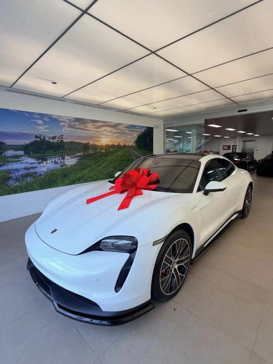 2020 Porsche Taycan 4S - Image 5 of 5