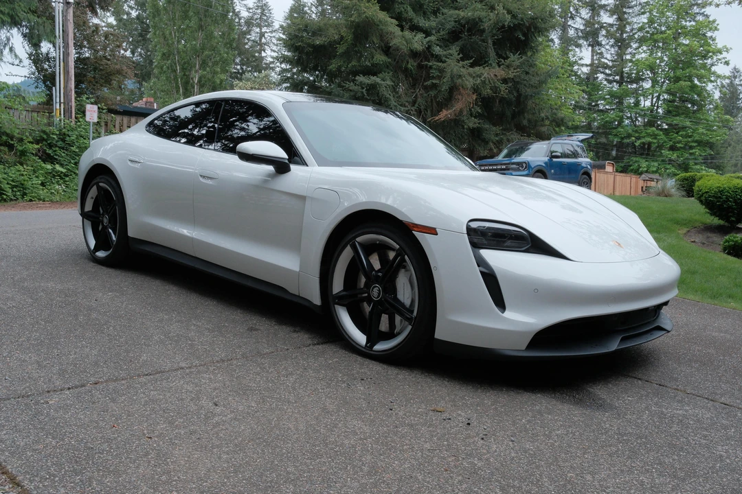 2020 Porsche Taycan 4S - Image 8 of 31
