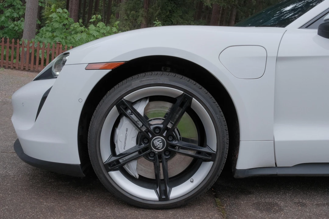 2020 Porsche Taycan 4S - Image 19 of 31