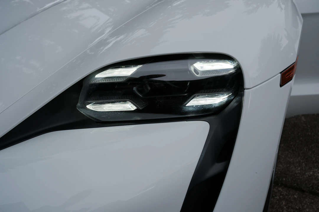2020 Porsche Taycan 4S - Image 11 of 31