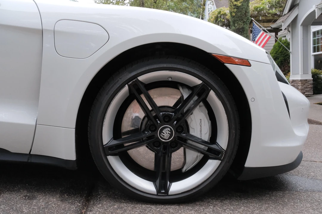 2020 Porsche Taycan 4S - Image 25 of 31