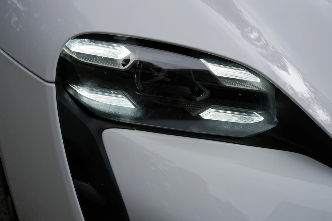 2020 Porsche Taycan 4S - Image 9 of 31