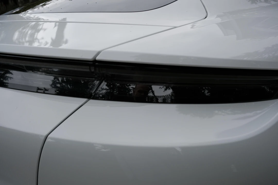 2020 Porsche Taycan 4S - Image 16 of 31