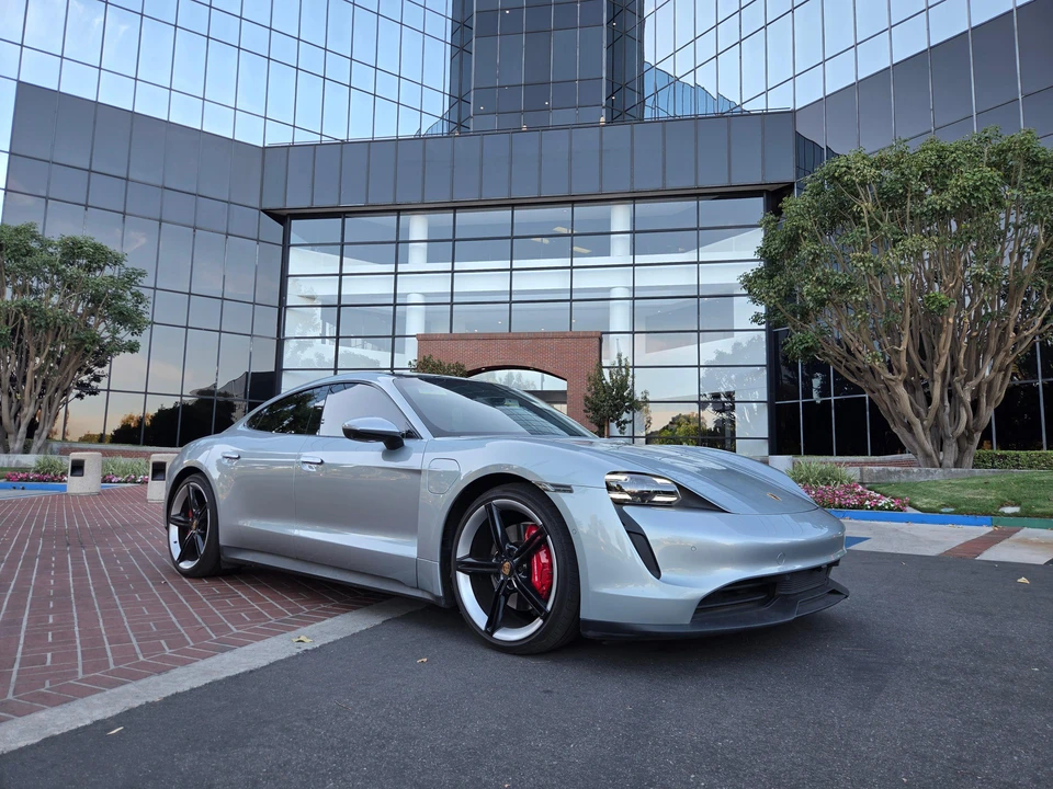 2020 Porsche Taycan 4S - Image 9 of 31
