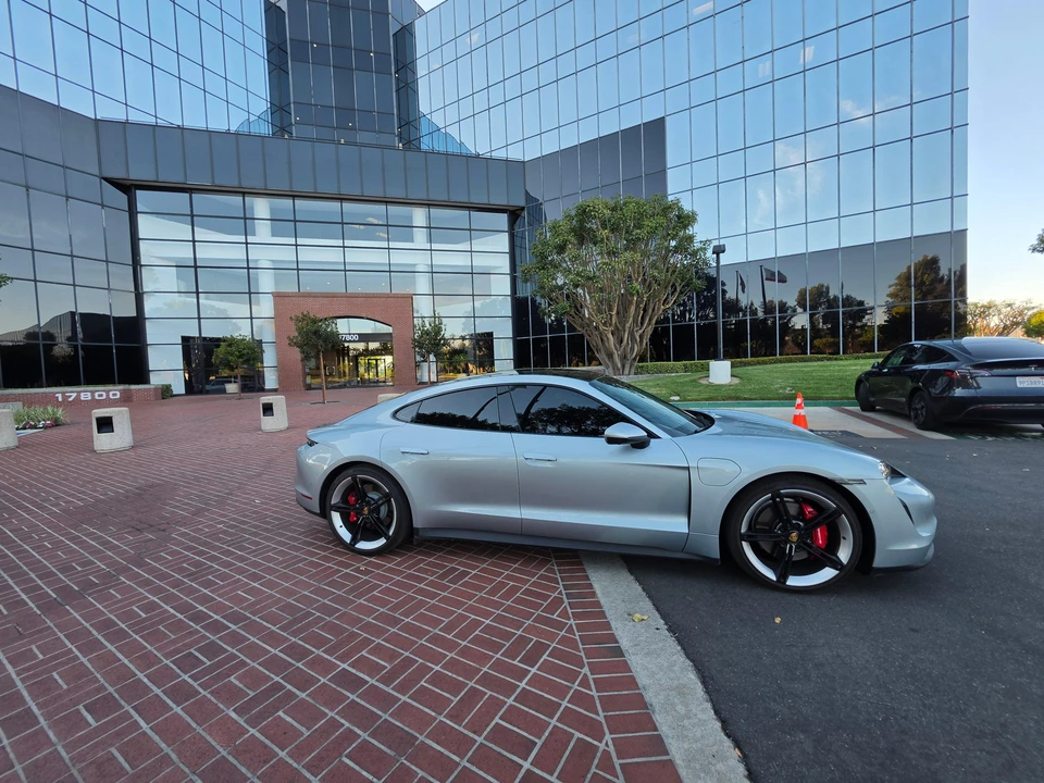 2020 Porsche Taycan 4S - Image 7 of 31