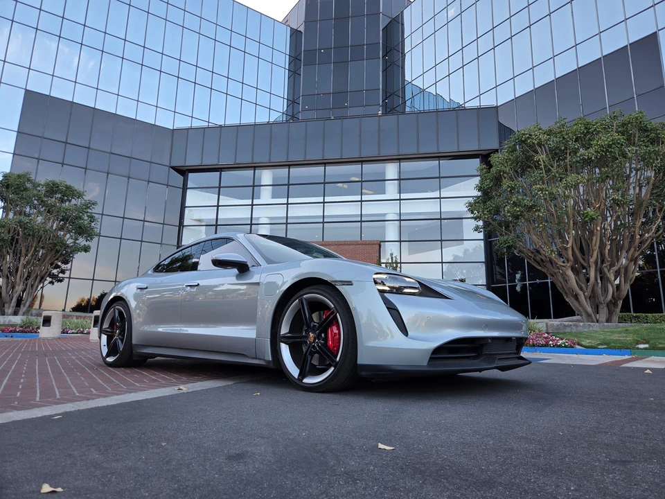 2020 Porsche Taycan 4S - Image 8 of 31