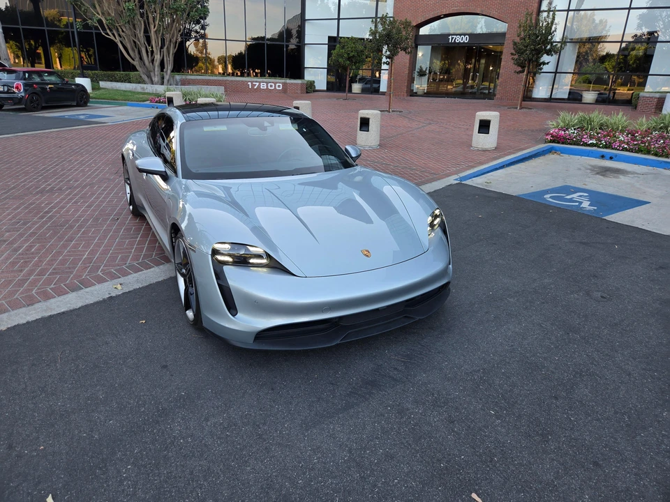 2020 Porsche Taycan 4S - Image 11 of 31