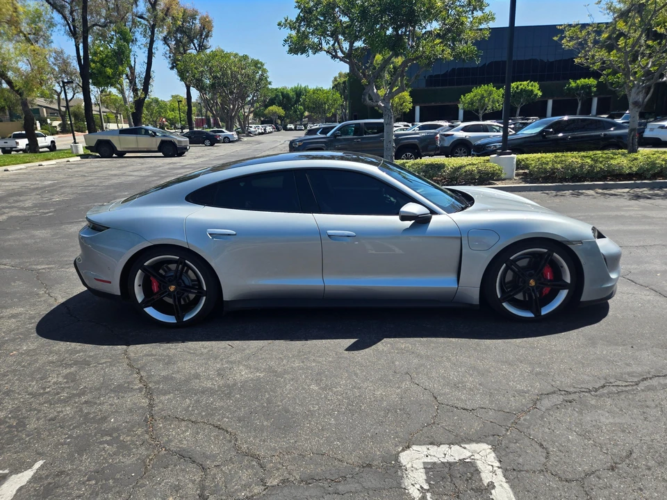 2020 Porsche Taycan 4S - Image 19 of 31