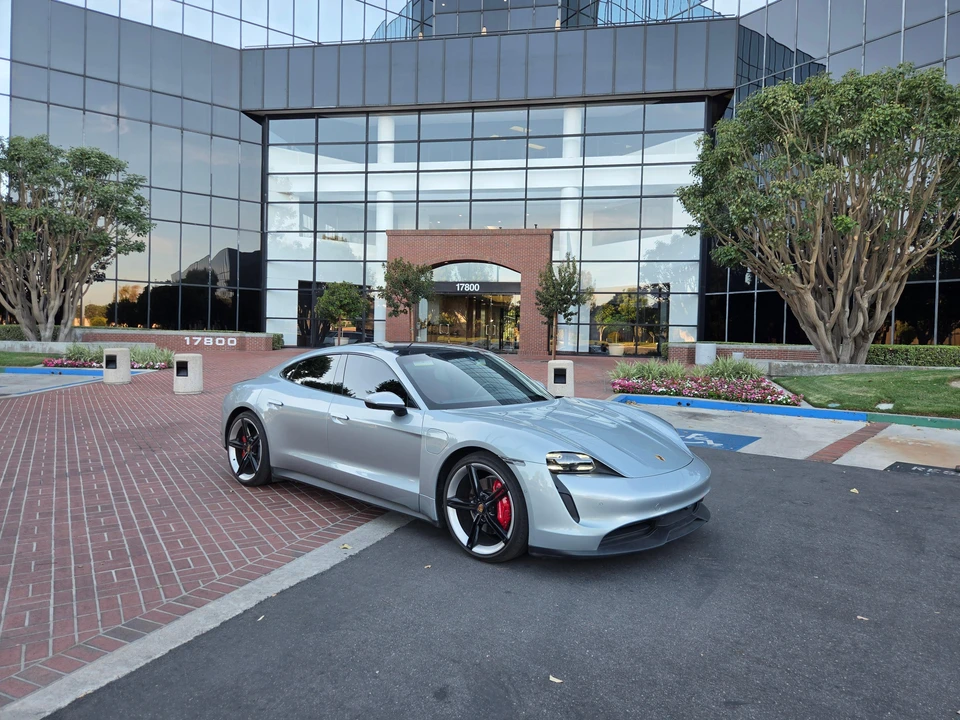 2020 Porsche Taycan 4S - Image 10 of 31