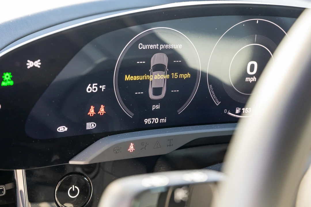 2020 Porsche Taycan 4S - Image 24 of 31