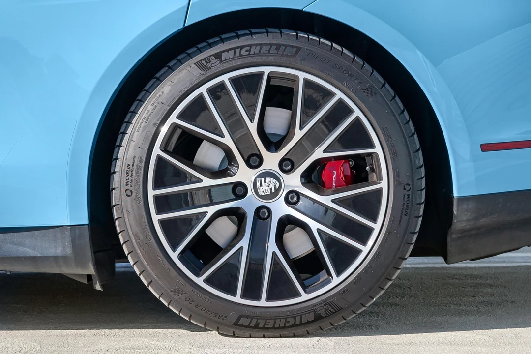 2020 Porsche Taycan 4S - Image 17 of 31