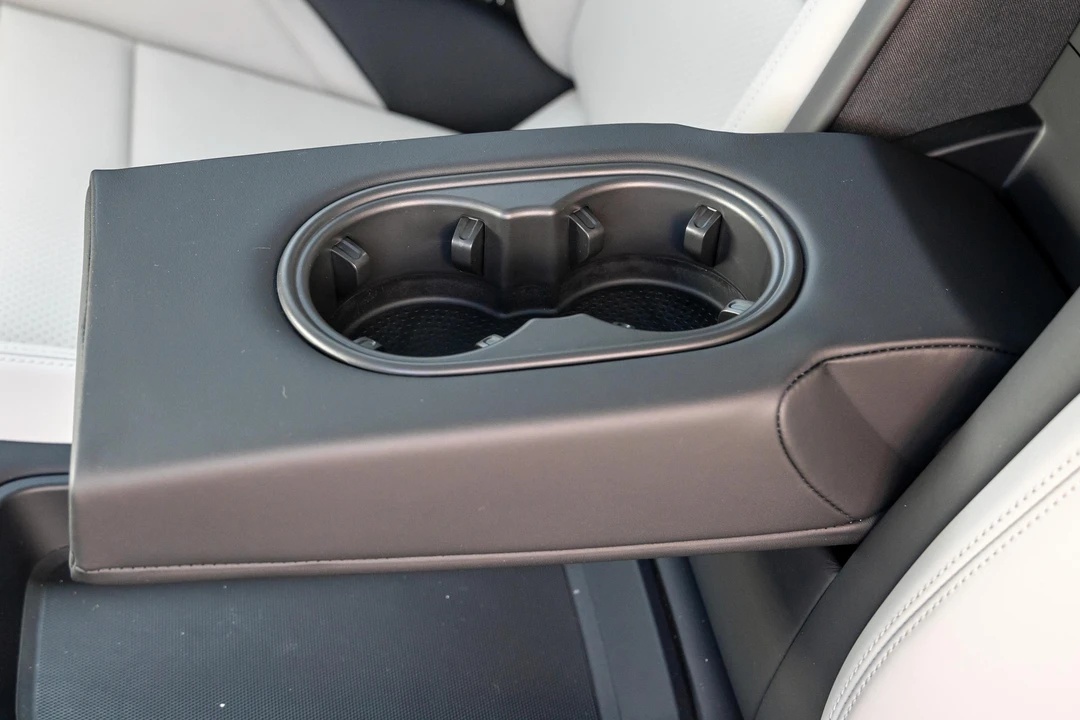 2020 Porsche Taycan 4S - Image 29 of 31