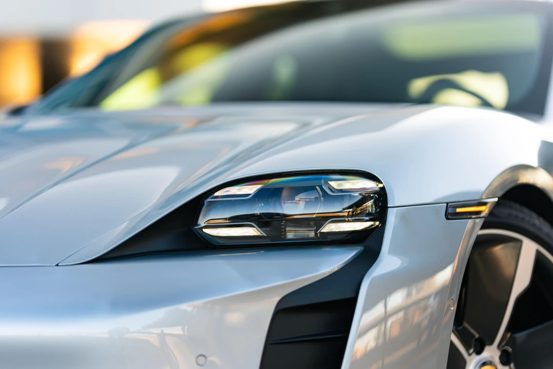 2020 Porsche Taycan 4S - Image 22 of 31