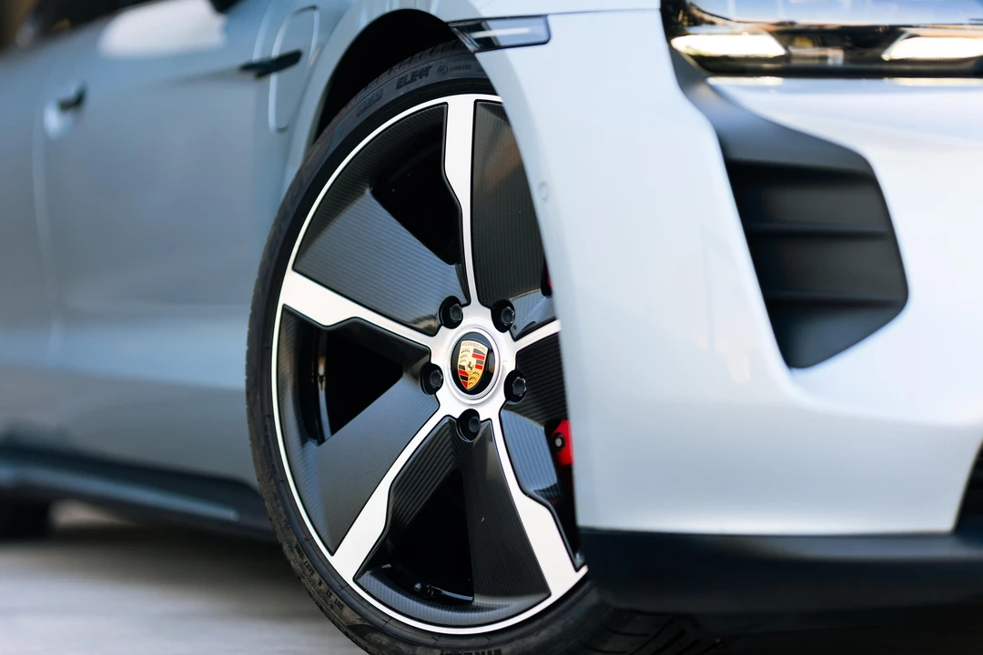 2020 Porsche Taycan 4S - Image 18 of 31