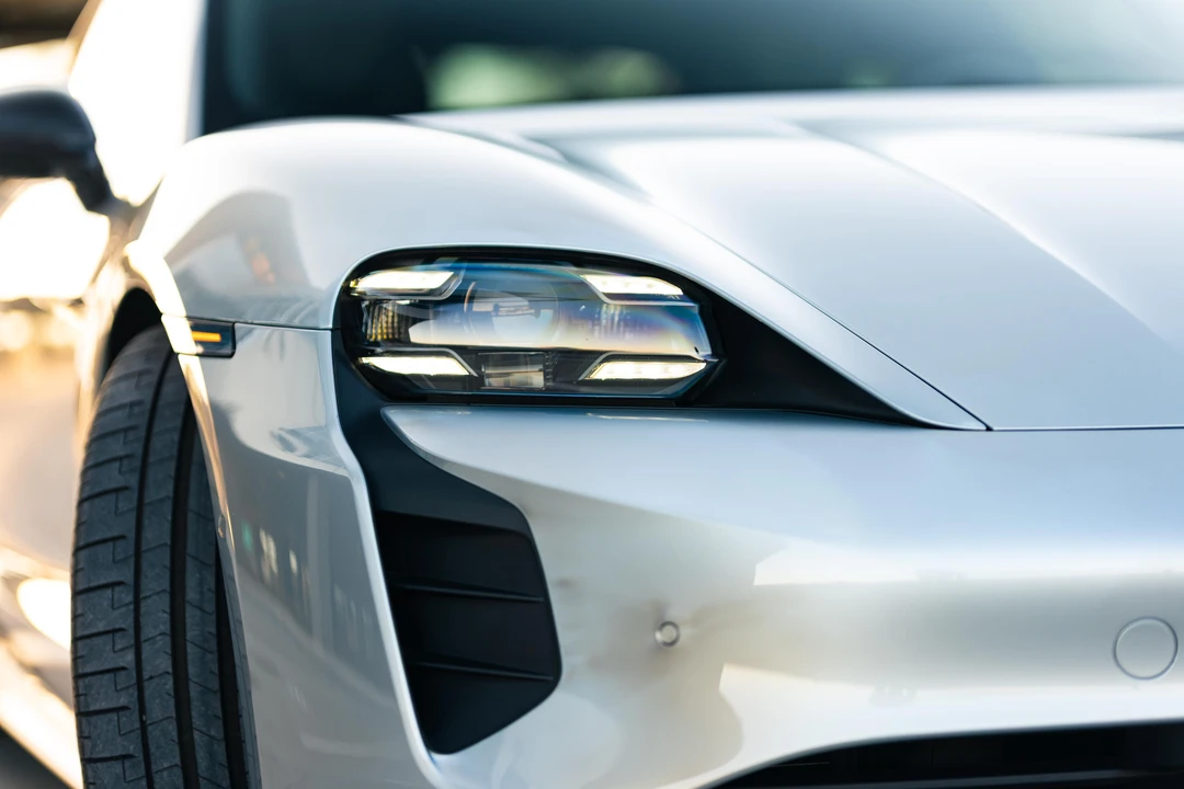 2020 Porsche Taycan 4S - Image 17 of 31