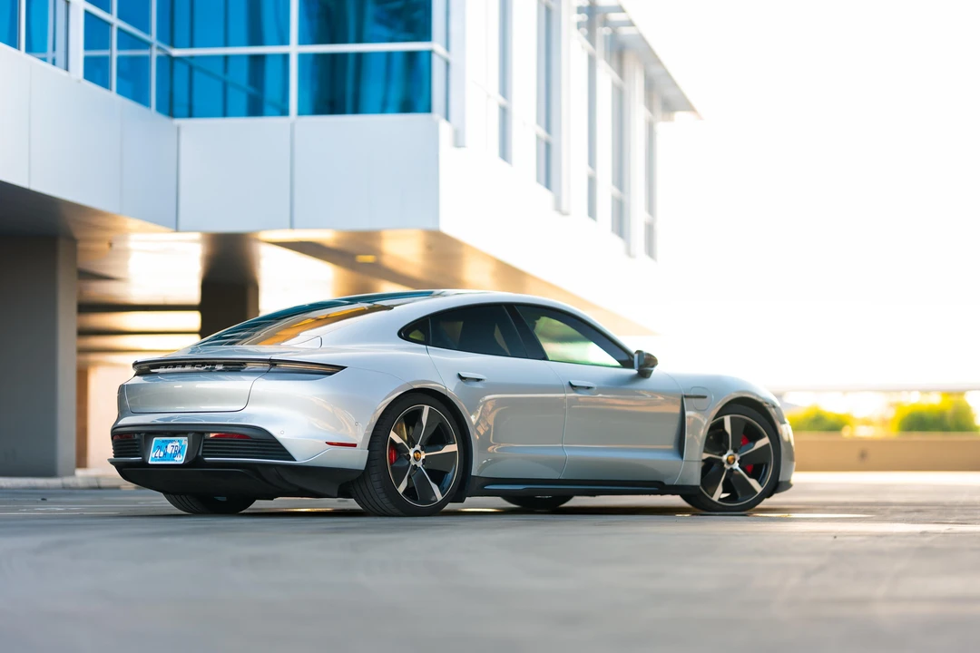 2020 Porsche Taycan 4S - Image 8 of 31