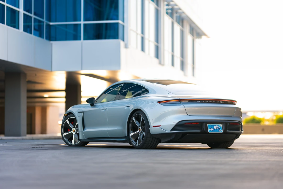 2020 Porsche Taycan 4S - Image 7 of 31
