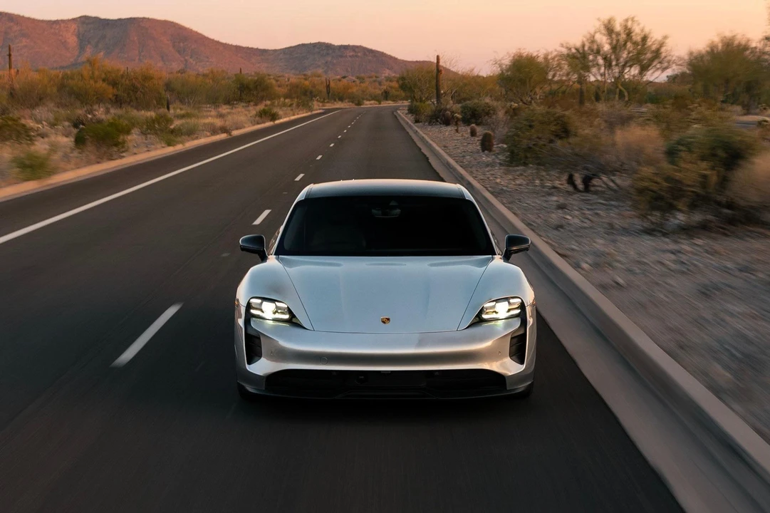 2020 Porsche Taycan 4S - Image 14 of 31