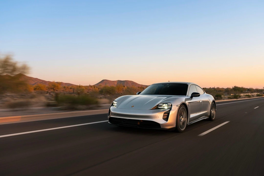 2020 Porsche Taycan 4S - Image 15 of 31