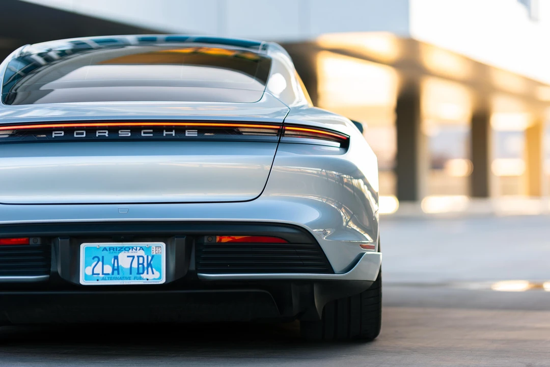 2020 Porsche Taycan 4S - Image 29 of 31