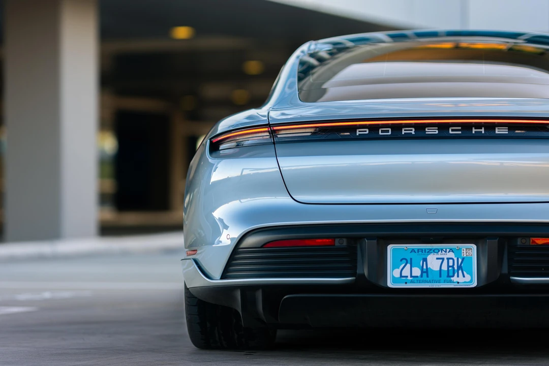 2020 Porsche Taycan 4S - Image 26 of 31