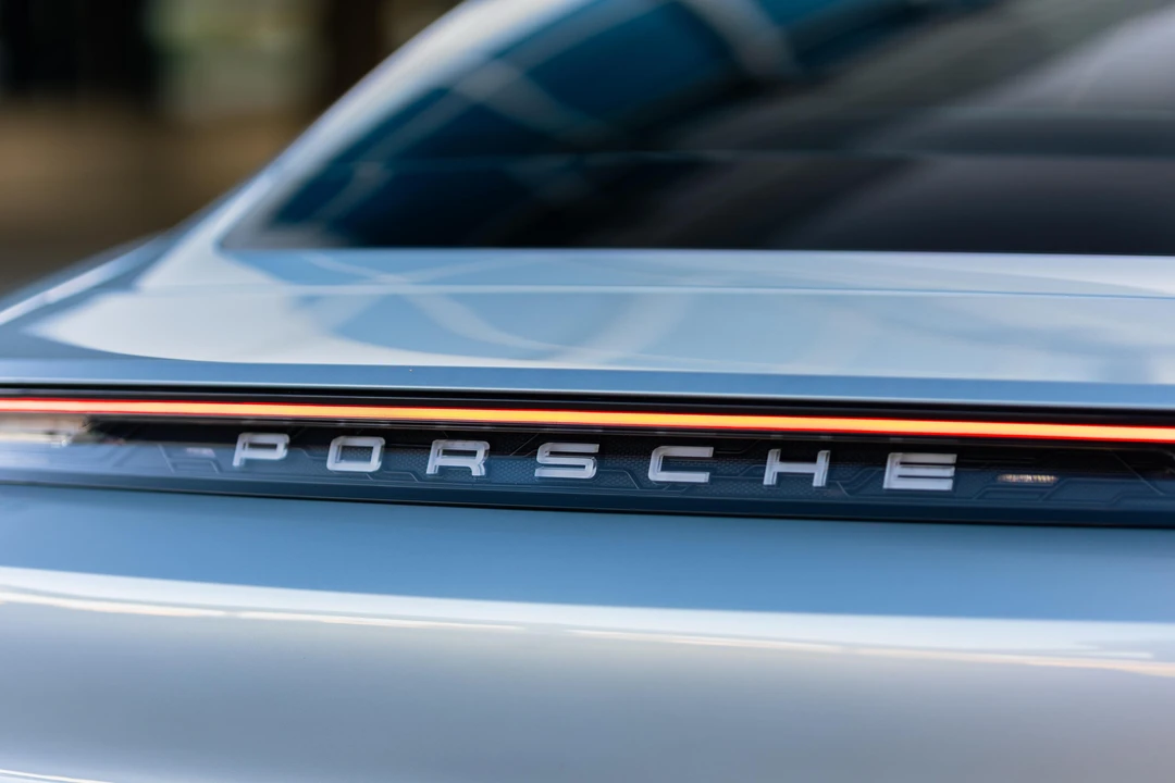 2020 Porsche Taycan 4S - Image 28 of 31