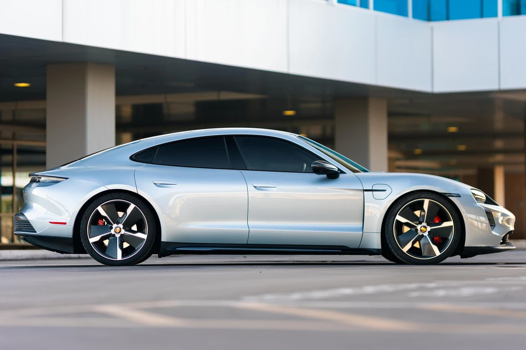 2020 Porsche Taycan 4S - Image 9 of 31