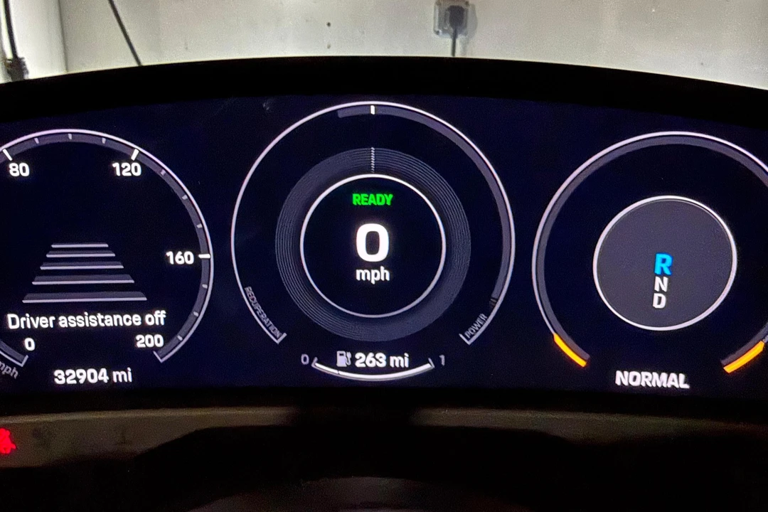 2020 Porsche Taycan 4S - Image 27 of 31