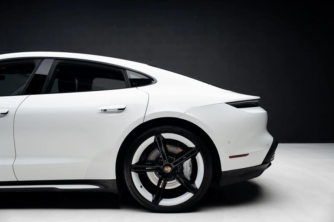 2020 Porsche Taycan 4S - Image 19 of 21