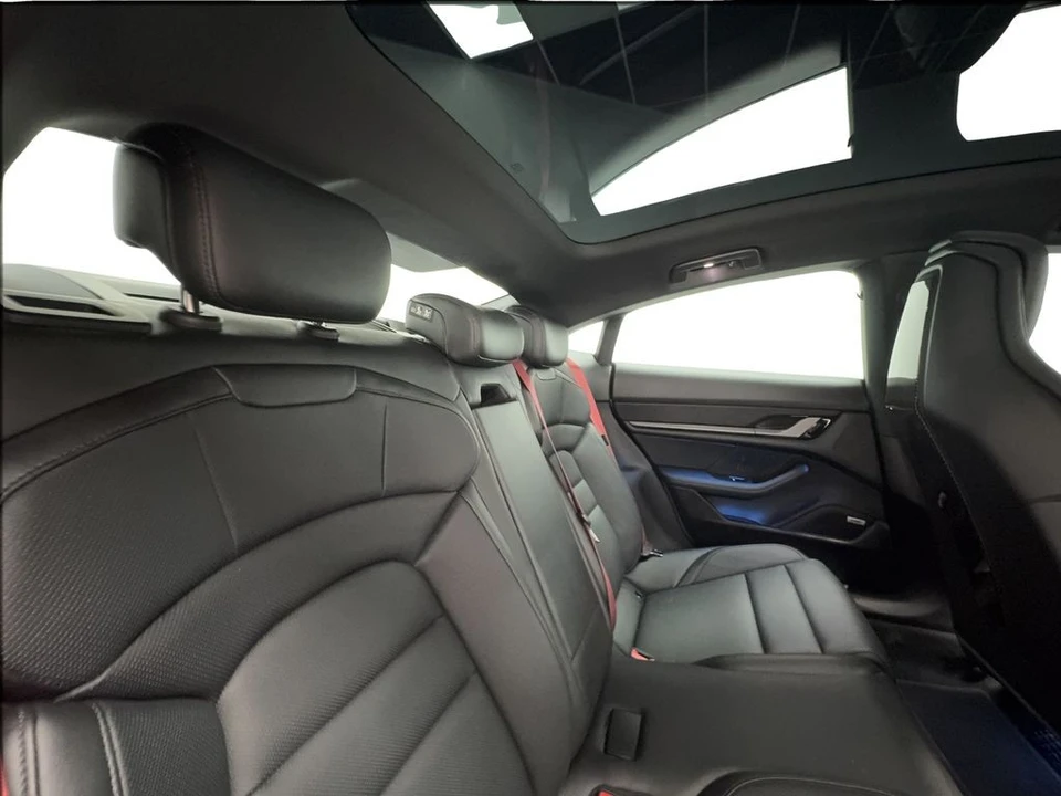 2020 Porsche Taycan 4S - Image 25 of 31