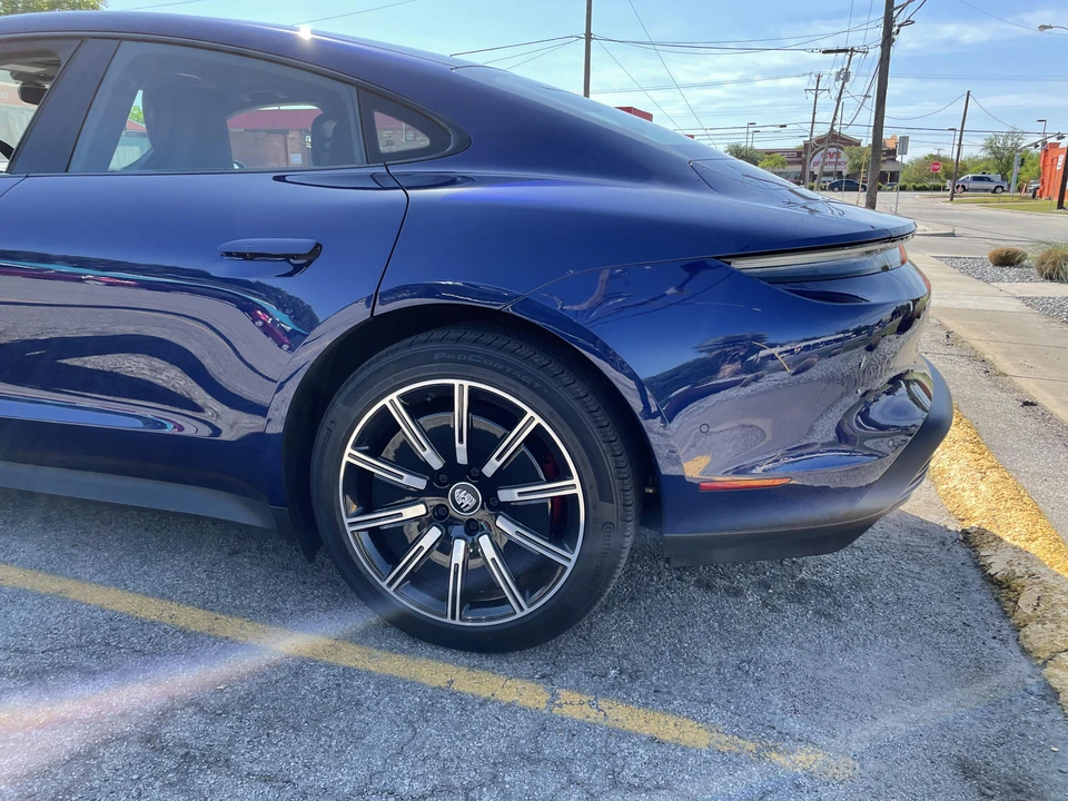 2020 Porsche Taycan 4S - Image 27 of 31
