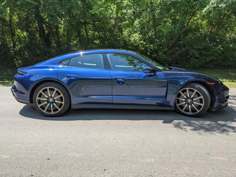 2020 Porsche Taycan 4S - Image 15 of 31