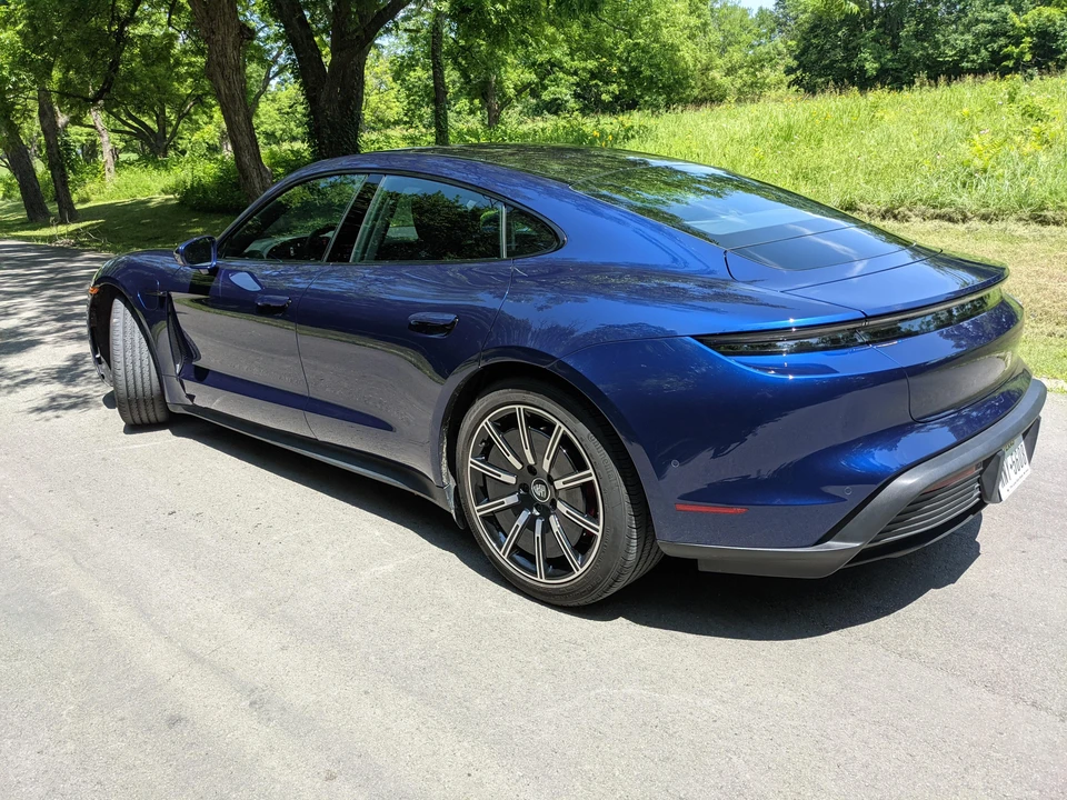 2020 Porsche Taycan 4S - Image 9 of 31