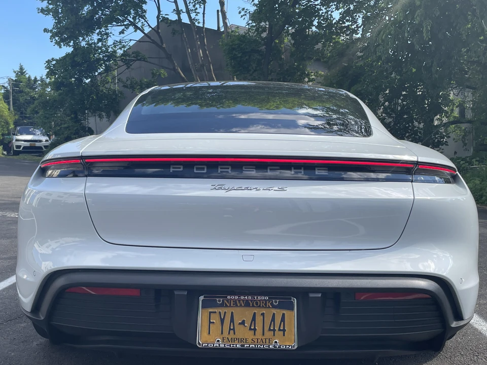 2020 Porsche Taycan 4S - Image 25 of 31