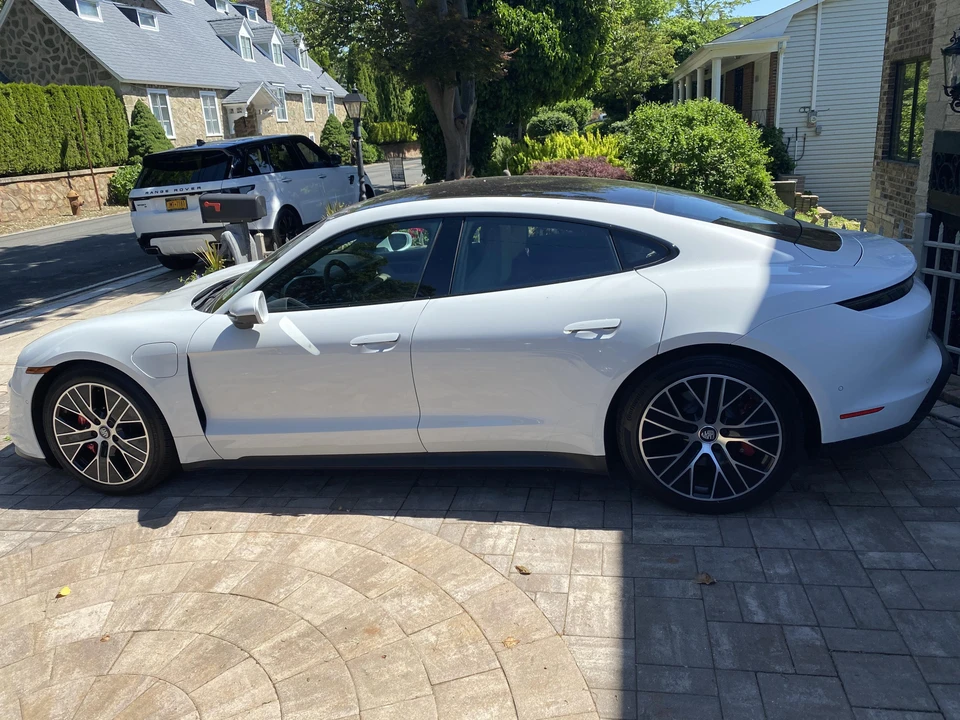 2020 Porsche Taycan 4S - Image 19 of 31