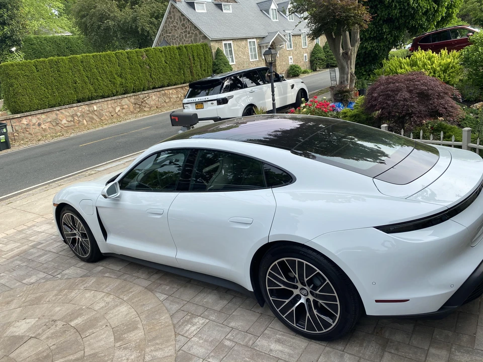 2020 Porsche Taycan 4S - Image 20 of 31