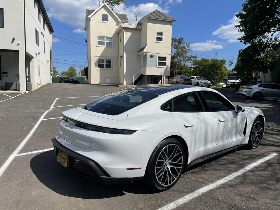 2020 Porsche Taycan 4S - Image 27 of 31