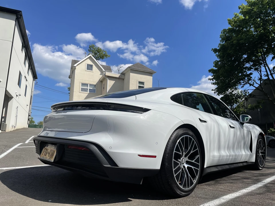2020 Porsche Taycan 4S - Image 28 of 31