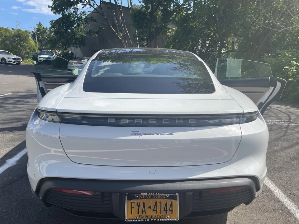 2020 Porsche Taycan 4S - Image 23 of 31