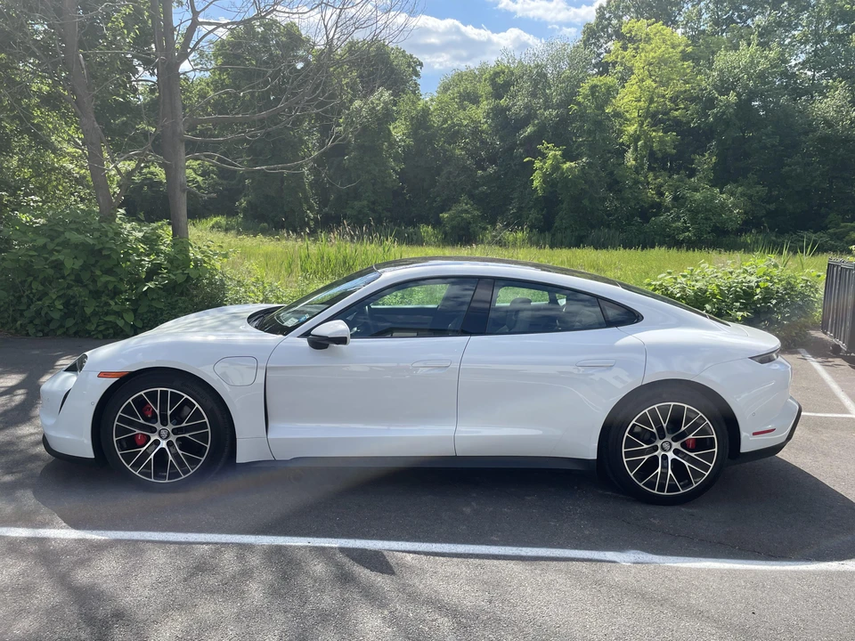 2020 Porsche Taycan 4S - Image 17 of 31