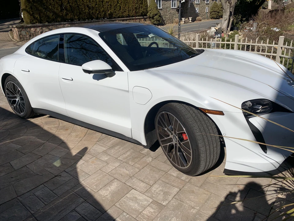 2020 Porsche Taycan 4S - Image 30 of 31
