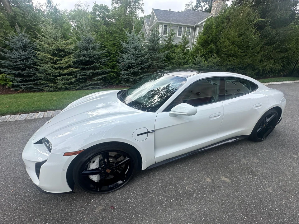2020 Porsche Taycan 4S - Image 11 of 31