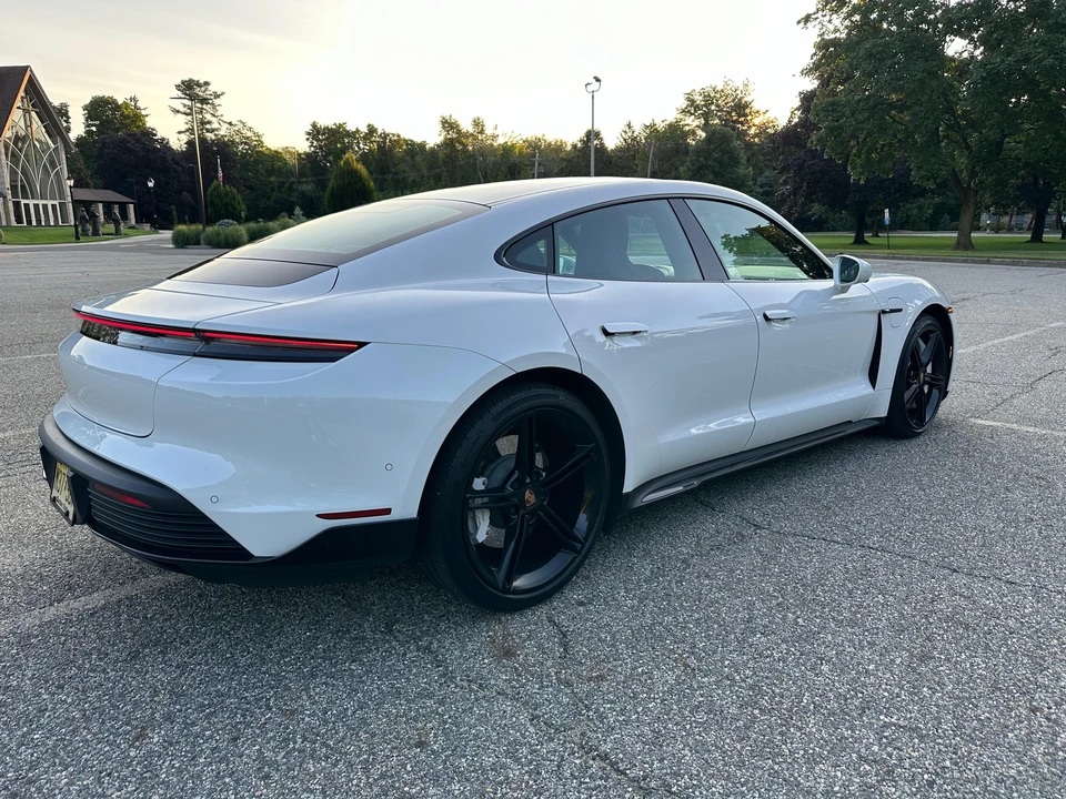 2020 Porsche Taycan 4S - Image 19 of 31