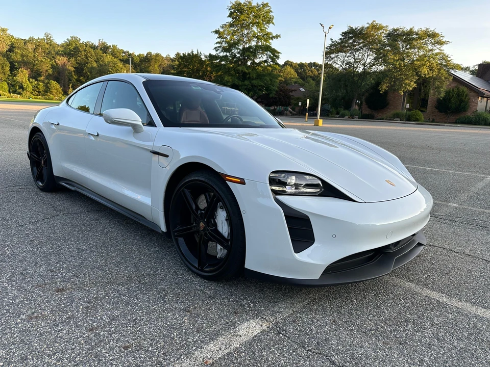 2020 Porsche Taycan 4S - Image 22 of 31