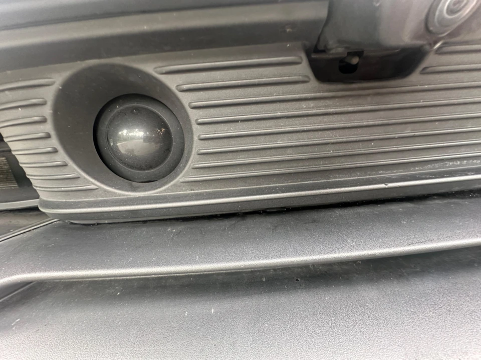 2020 Porsche Taycan 4S - Image 28 of 31