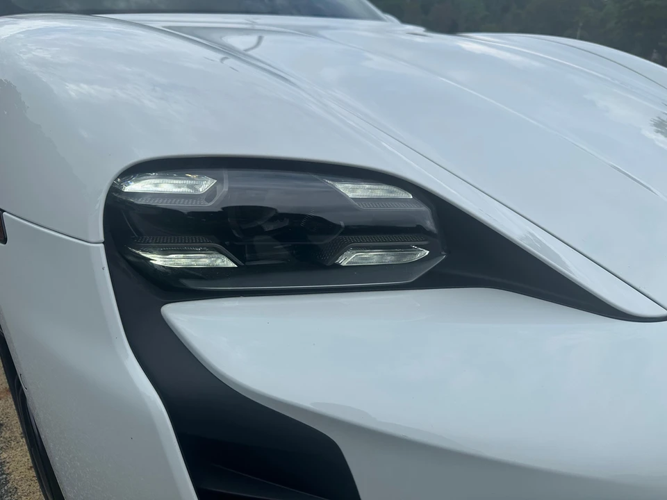 2020 Porsche Taycan 4S - Image 25 of 31